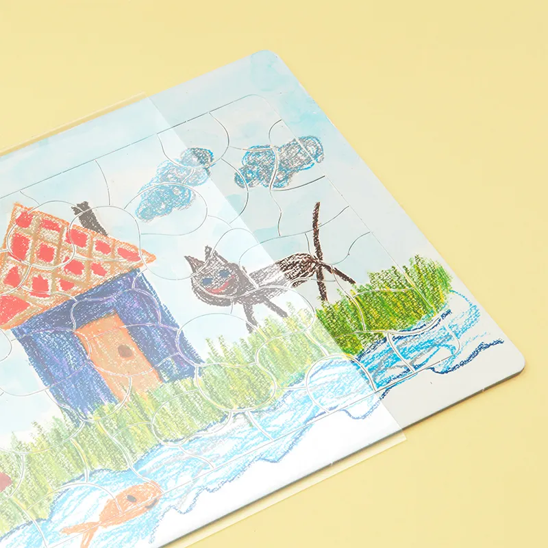 描いた絵を汚したり、ピースをなくしたりしないように「おかたづけ袋」に入れると便利です。